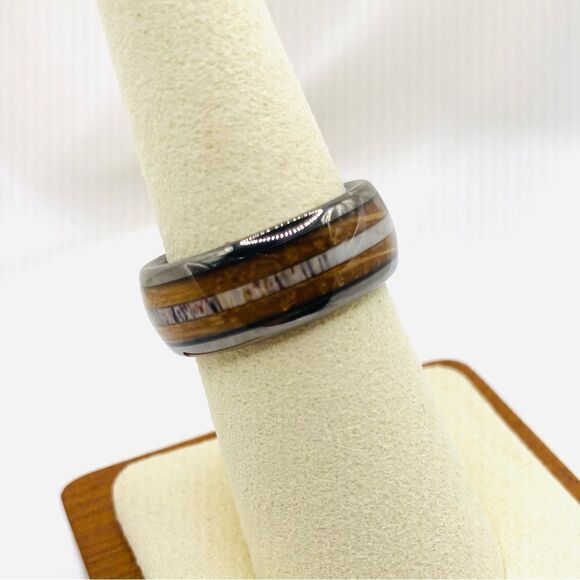 Shiny tungsten carbide wood colored ring band - Picture 3 of 3